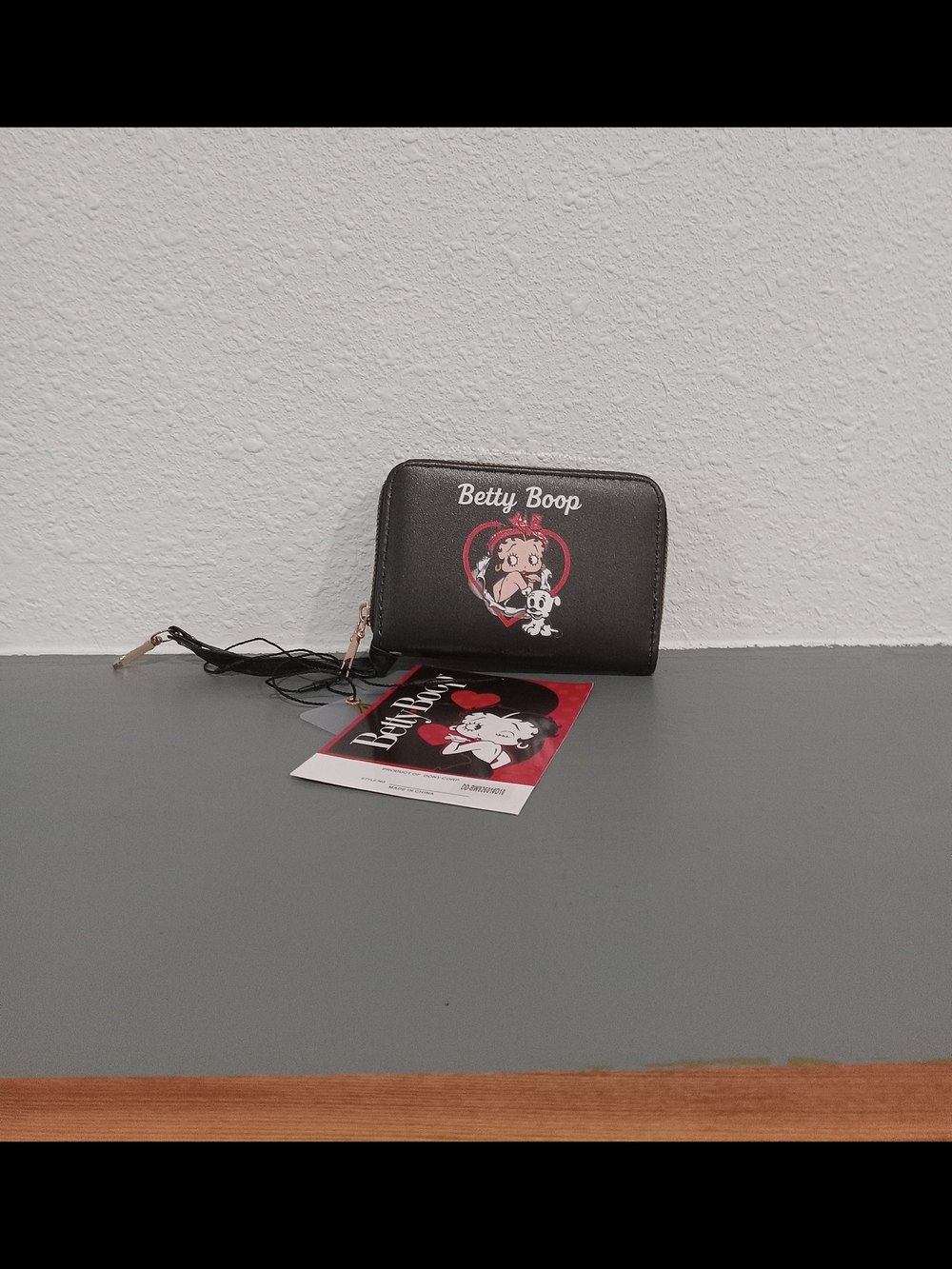 Wimens Betty Boop Black Zip Wallet with Character Print